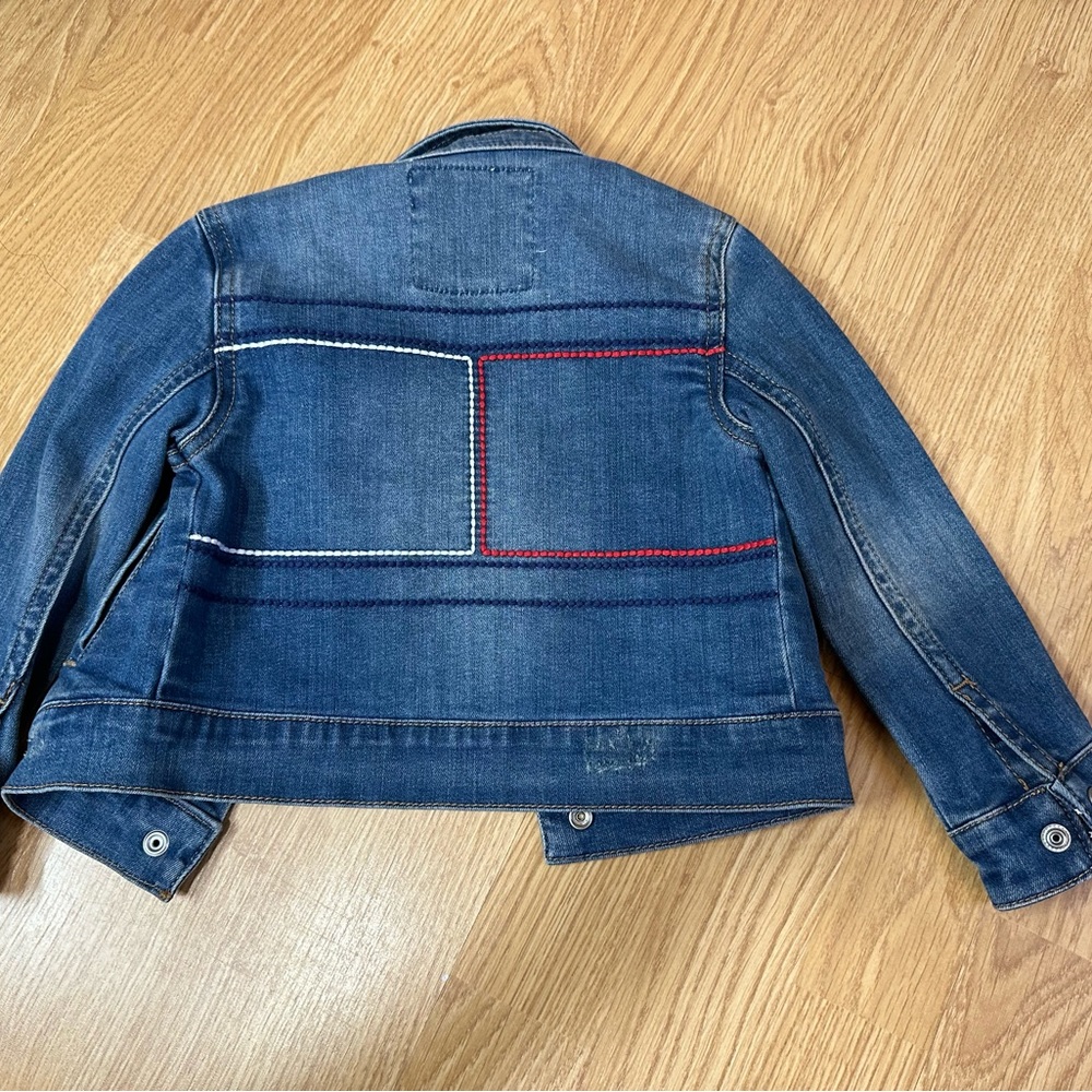 Jacket brand new sizes 2T for baby girl